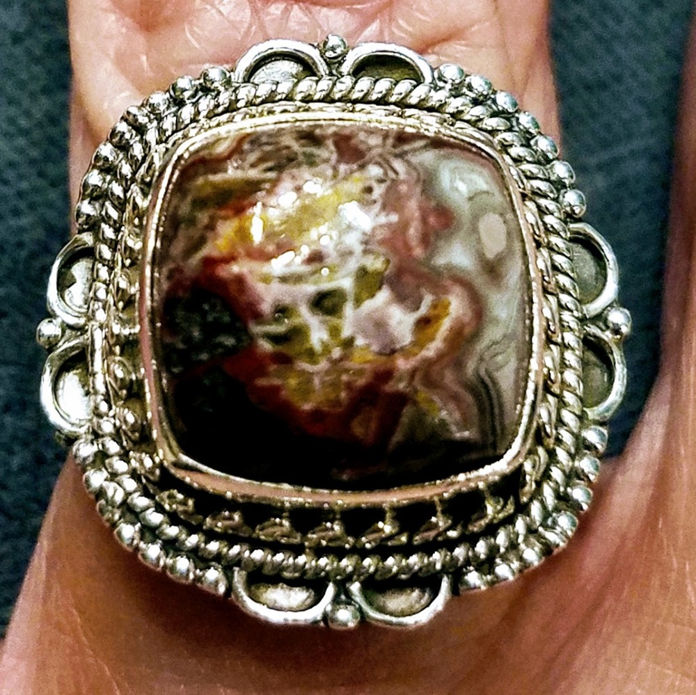 Unique Tribal ring sz 7
